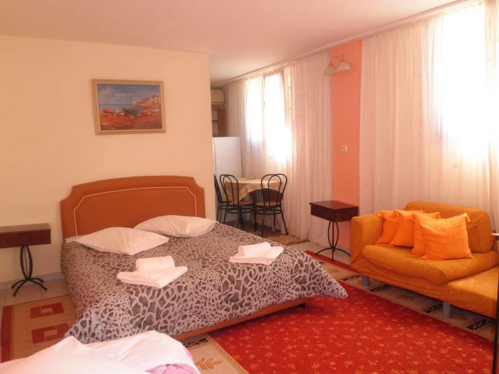 Bonne Nuit Pension Нафплион Экстерьер фото